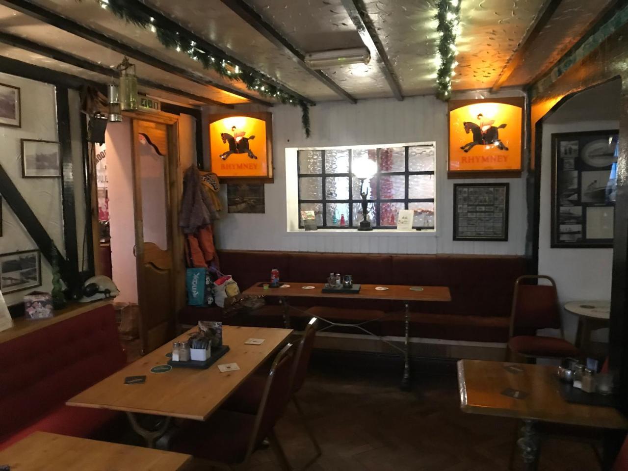 Prince Of Wales Inn Rhymney Εξωτερικό φωτογραφία